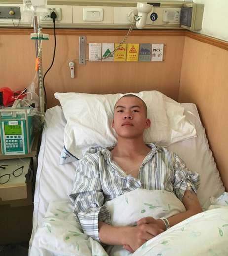 2016��3��1�գ���Ȩ��У԰��Ϊ��ʹ���޷�д�֣�����ҽԺ���˼�����ʾ���ƻ�������ȥ�ϼ�ҽԺ�ٴμ�顣�ڶ������Ǿ�ȥ�˱�����ˮ̶ҽԺ������������Ӱ��ѧ��飬ȷ��Ϊ��������ҽ�����������Ʒ���Ϊ����ǰ�Ĵλ��ơ������г�����������ʮ���λ��ơ�