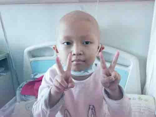 �����ĸ�ĸ֪��ҽ���������Ҫ�ܶ�Ǯ��Ϊ�˳�ҽҩ�ѣ������˽��е�һ���������˼��������ţ������������ѽ���10��Ԫ�������ǿ�Ź��˴���ꡣ�ۿ������������Ѵ�����ɫ��ҽ��˵����һ���Ƴ̾Ϳ��Խ���ά�������ˣ����Ǽ����Ѿ�����ɽ��ˮ���ĵز�����Ҳû�������Ｏ���һ�ڻ��Ʒ�8��Ԫ��