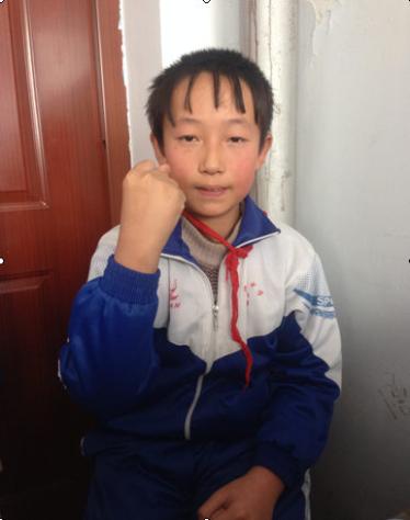 С黣����賣������򹤣�������һ�������׶�԰�ĵܵܣ�С黷�ѧ���Ҫ�տ��ܵܣ���Ҫ����������үү�����������Ǽ����СС��������&ldquo;��������һ�����ϴ�ѧ��Ȼ��������ˣ�����ȫ���˶�������ô���ˡ�&rdquo;С黵��۾��������ּᶨ������ȭͷ���۶�����������������ͨ�����򵥡�