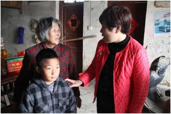 ̩���ر�Ϫ���μҴ���껼ҡ���껽���10�꣬8��ǰ��ĸ�򳵻�˫˫���ѣ�4��ǰүүҲ��ȥ�������ں�70�������������Ϊ����