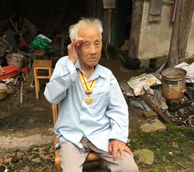 ������һȺ��������ˣ�ƽ��������94�����ϡ��绪��ïʱ������ԡѪ��ս����Ϊ�ҹ����忹�������ߵ�Ӣ�ۡ�������ʷ���̳������Ǳ����ǿࡣ������֮�꣬�����еĺܶ�����Ȼ���࣬����ϣ��ֵ�������ѽ�֮�ʣ�ͨ������ο�ʣ����ϱ�����һ�ݸж���һ���𾴺�һ��Т�ġ�