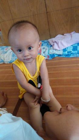 ��Ӧ��������үү���̣�ȴΪ�˾��İ�������ÿ�춼ʡ�Լ��ã�ƴ����׬Ǯ����Ϊһ�����ˣ�һ�����ӣ���С������������������о��Բ������ǣ�