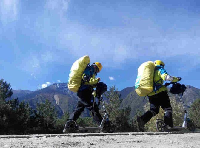 �����������������߿��������ι�������&ldquo;Ϊ�˲��¶�������--����������&rdquo;��9��3���Ե����������������Ǹۣ���ʱ4���£�ͽ���ӻ��峵�����С���ͥ��Ȼ���ð��ߡ��ݼ���30�����ͥ����������÷���ɳ�����ݼ���ǧ���Ա�֢��ͥ��ּ�����ϸ��������������ͬΪ�Ա�֢Ⱥ��Ӯ��һ����һ����δ����