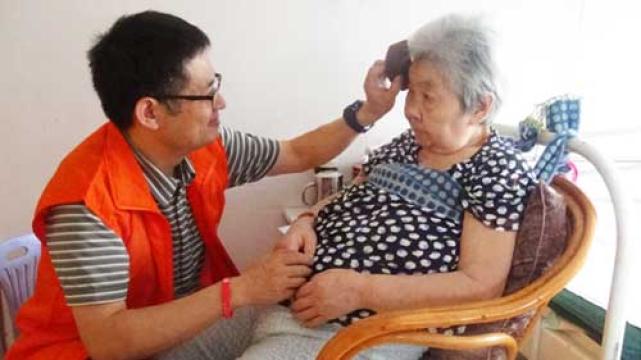 ���չػ�������������&ldquo;��������&rdquo;����þٴ롣����������������������Ҫ��Ҳ�����Ǽ�������Ů�����󡣶���һЩ��ͥ���ر���һЩ������ļ�ͥ��˵�����չػ������������ߵð��꣬�ò��˼������ѳ��ص�ҽ�Ƹ�����ͬʱ��Ҳ��ο�����ǵ�������Ů��