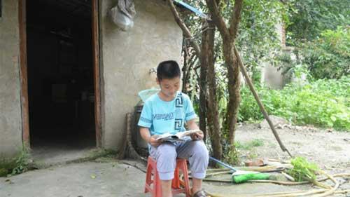 �й����ų�����ǧ������ض�ͯ�����ǿ�����ĸ�����飬������ȱ�ٵ�λ�ļ໤��������Ҫѧϰ������ƶ�����ʵ��һЩ��ͥ�ĺ����뿪��ѧУ���ص�����䡣һ�ι������Ըı���״���ú����Ǹ����ж���ȥѧУѧϰ���üҳ���Ҳ��֪ͬʶ��������