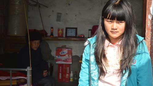 15���л�ɿɽ����ϳ�����ÿ�ο��Գɼ���λ���꼶ǰʮ��������һ�������ѧ�ĺ��ӣ�ȴ���Ų��ҵ�ͯ��ͼ��ļҾ���4��ʱ��л�ɿɸ�ĸ���죬���׺�����ȥ����л�ɿɺ�үү����Ϊ��������л�ɿɾ�Ҫ�ϸ��У�����������˥��үү�Ѿ����Ѹ������ӵ�ѧ�ѣ�����ò���������������ӽ����ò��ѧ�򹤡�