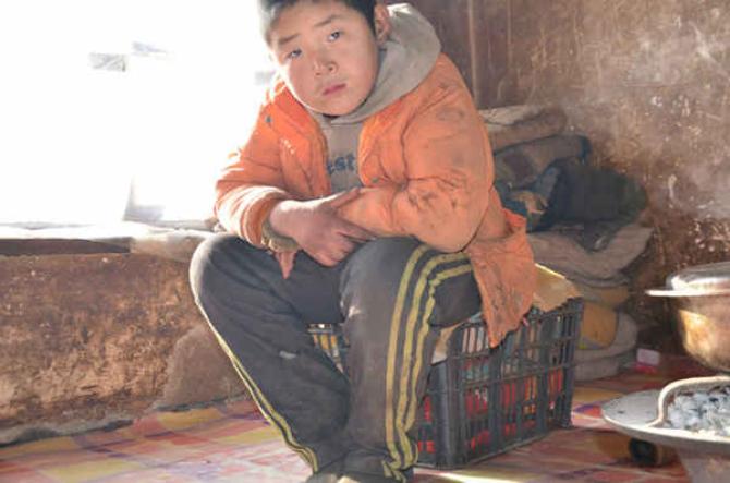 ������ů�����������ޣ�����û�ܴ���С���ĸ�磬С��˵��&ldquo;ϣ�����Ҳ�ܵõ����������������ܸ���磬�һ�Ѱ��������ñ�ӡ����ס�Χ���������ȡů��&rdquo;�����С������С���ܶ��¡�