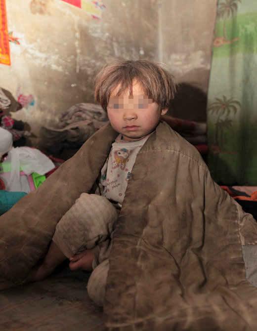 С���Ӽ�ס����ʡ�����п����أ������������ȸɺ������켫�亮�䣬����¶ȴﵽ����30�档�������£���һ�ε�С���Ӽ�ʱ�����Ƕ����ˣ�һ��ͷ�����ҵ�СŮ�������������¡������ޱ�����ɪɪ�������͵���ӫĻ�е�С���Ӳ�һ������ֻ&ldquo;С����&rdquo;�����������ֻС��è���ֽ�Ҳ������ġ�