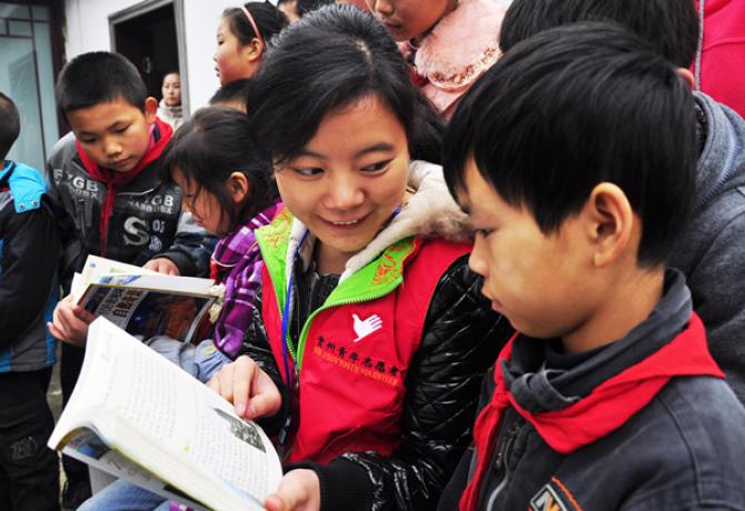 ��������ô���������������ƿ���������ũ�����ض�ͯ�����ʰ��������1000��ѧϰ�����100Ԫ/�ݣ���ů�������200Ԫ/�ݣ����ɳ��ػ�����֯500��־Ը�ߺ����ض�ͯһ��һ��԰������ͨ����绰����Զ����ĸ����չ��н����������������Ȱ������ض�ͯ�����ɳ���300Ԫ/��)��