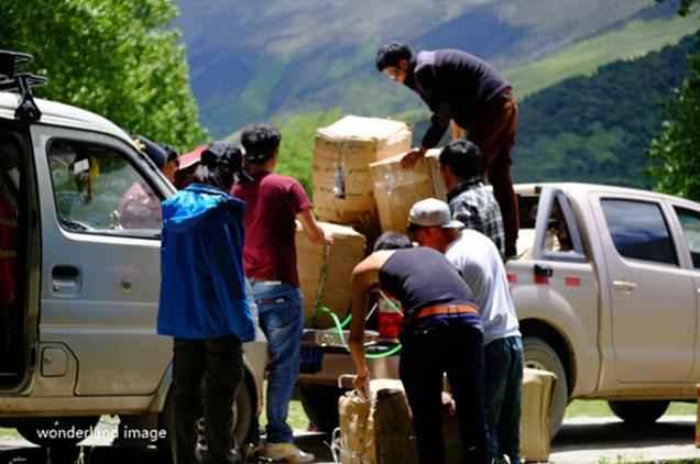 2015��6���ؾ��ػ��ߺ�־Ը��Ϊ����Сѧ��ȥ����