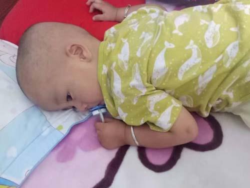 ��άάһ�������������������մ���ˣ�����������Ϊ������ͥ����΢�������ң�С�ϴ�����������Ͳ��ã�����סԺ��������8���´��ʱ�������ķ����ȱ�����˿�����������һ��룬����סԺ������һ����ȥ��20����һ��������������ƴ�˴մճ�����һ�����������н�������ڷ��޶����Ѿ���ծ���ۡ�