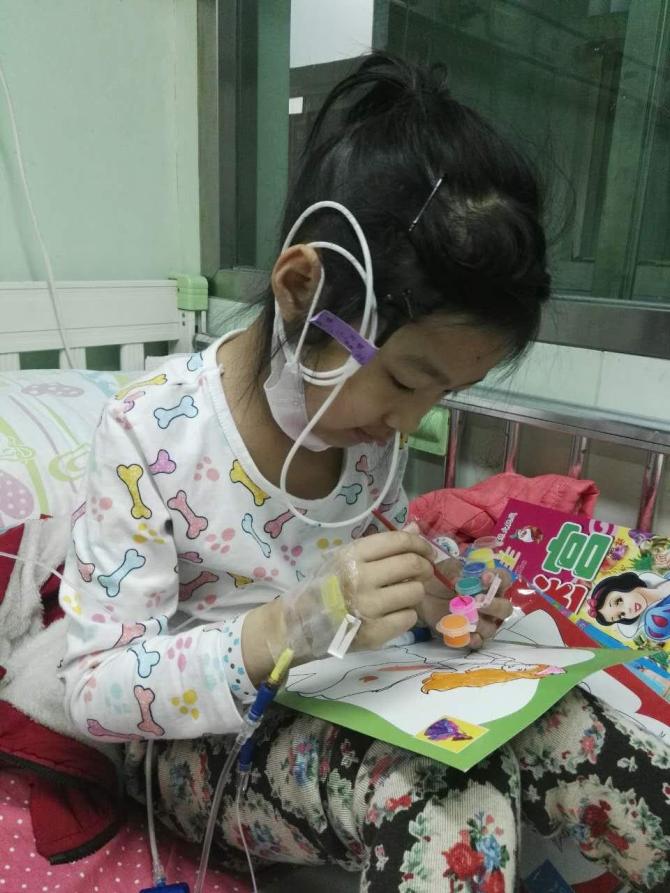 �����е������Ǹ����ÿɰ���Ц��С������ر�Ĺ��ɶ��£��������������տ��ܵܡ�ѧϰ�ϣ���ϲ���鷨���赸��Ʒѧ���ţ���ô�ҵ�ϲ�������������ر�ó�Ĭ���������˽�����Ƣ��Ҳ�е㼱�꣬�ְ������ǿ������Ｑ����������ڵ��ĺ��������ͬʱҲ���ĺ��ӵ������ᱻ��ħ�ݻ١�