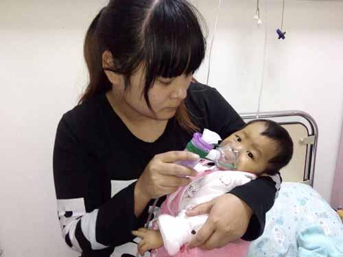 他们来到儿童肝移植成功率比较高的上海仁济