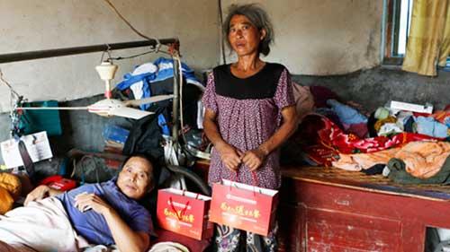  54�����������07���һ���¹ʸ�λ��̱��������ȫ���ϰ���𻨳�ȥ���㹤ά�֡����ÿ������ûؼҸ�̱���ڴ����ɷ�������ι����һ��СС�Ĵ��ͱ������������ܹ������Ӳ��ڼ�ʱ�Լ�ȡʳ�伢��