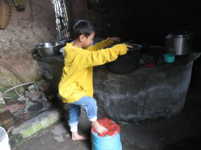 �������ؾ�����î���塿î����ش��������н���֮�������������н����������򣬾཭���س�Լ32�����ȫ����ƫԶ��������֮һ��ȫ���Ա2.4ƽ�����Ͻ6������С�飬 398 ��1341�ˡ�����ƶ����78��242�ˡ��屣��14�ˣ��ͱ���37��54�ˡ�2014���˾�������5200Ԫ��