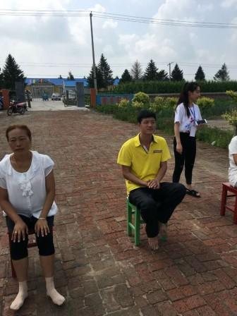 ��ĸ������򹤣���������ũ����еĺ���ȱʧ������Ĺذ�����ĸ��Զ�Ǻ��ӽ����ɳ�������Ҫ�����أ���ʵ����������ʵ��������غ�����Խ��Խ�࣬���������Ա�����֪ȱ�ݣ��ɳ��ĵ�·�����쳣��������ʱ�޿̶����ڴ���ĸ�Ĺ�������Ϊ�����Ǹ�ĸ��ʱ����飬���Ƕ���¶����һֱ�����Ͳ��õ�Ц�ݡ�