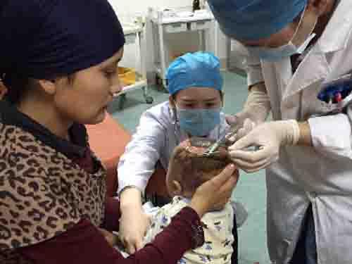 ����������ҽԺ���˿ƴ����޸���ƣ�6���´�����������ͣ�ؿ��֡��ݺ�����������������䣬2015��12��19��20ʱ30�����ң��ɷ�ȥ�ܳ����ˣ����������ڼ����տ����ӡ�&ldquo;��ʱ���Ҹո�������������򲼣�һת������2��Ĵ����С�ڳ��Ҳ�ע�⣬�Ѿ��ܵ�����ȥ�ˣ��ҸϽ�׷��ȥ��&rdquo;