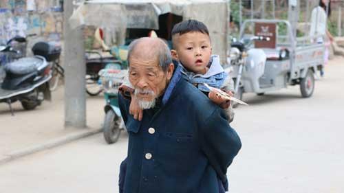 �ںܶຢ�Ӹ��ҳ�����Ҫ��ߵ�ʱ���еĺ����Ѿ���үү���̻����⹫���ŷֵ����񡣼���û�ж����������������˱������˸������ӵ����Σ����Ż���������үүȥ���ذ�ש�������ڵ���ɻʵ���������ˣ���ȥʰ�ģ���Ϊ���ӻ�û�г���&hellip;&hellip;