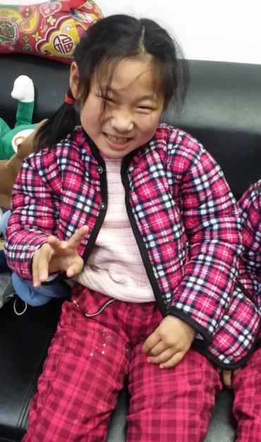 没有让陈玲一家持续多久。两个女儿都1岁半了