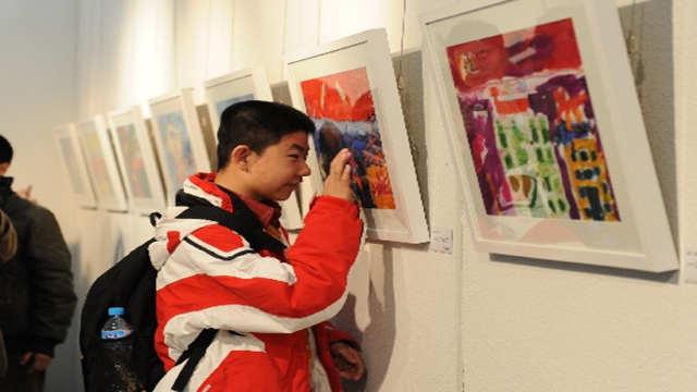 ��ƽ����������Ա�֢���߽���������� �����߼�԰��Ҫ����Ա�֢���߽��з���Ŀǰ��Ҫ�����·������ݣ�һ�ǽ����Ա�֢��ʶ֪ʶ���ռ������������������ļ���ʽ�����ʣ���ƶ���Ա�֢���߼���ͥ���о�������������Ա�֢���ߵĿ���ѵ���������ڳ����ƶ��Ա�֢���߿�����