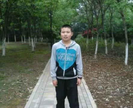 �������ڣ������ʶ��ٴΣ�ϣ�㶼ֻ��һ���ش����뵱ҽ������һ�������κ����в���ҽ����ϣ��ĸ���ʮ����ǰ��ɽ���ϼҵ��㽭���˴򹤣�һֱ��ס�����������ش塣������������������һ��Ů�������˼���������ϣ�㣬�����רְ�ڼ����չ˺��ӡ�