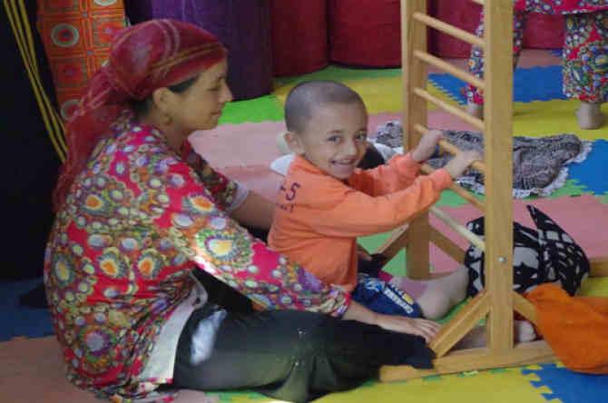 �ٺ����Ƕ����������Ҹ�����˼��������5�꣬�ܰ�Ц�����ض�ƶӪ������̱���ӡ�ÿ��ѵ��ʱ��������ޣ���������Լ�˵���ҽаٺ����Ƕ����Ҳ����ҵĻ���ǿ����ҵ����ᡣ���ǣ�����͵͵���Լ������ᡢ�Լ��ĺ���������������㿵����Ǯ�򳵴�������ȥ��԰��