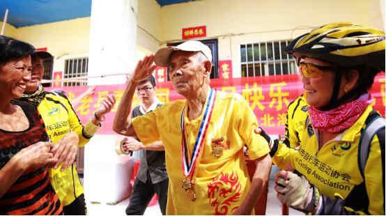 2��107��Ŀ�ս�ϱ�������үү���¶����Ʒ�һֱ��������ͬ���ﱲ���Լ������գ�����һ�Σ�־Ը�����ţ���үү��ȥ�˵��⣬�����������ף�������Ϻ������ȼ����һ���ر������������Ļ�������տ��ָ�����ʱ������ϲ��֮�������Ա�����ʱ�����о��񣬱��������ĵ�ϲ�á�