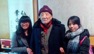 5����עǭ����ս�ϱ�־Ը��ο���Ŵ��찲˳��ѧѧ���߷ÿ�������ʡ��˳�й������ϱ������ڻ��Ҿ�У���ķ�У��ɽ���Ҿ�У�ν̣����̾��º�ͨѶ��ѧ�����ں���֮ʱΪ���ϴ�ȥ�����£����ϱ��ڶ��������ů��