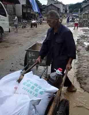 Ŀǰ������Ա�����ڹ�����ƽ���ؽ�����Ŀʵʩ����ƽ���������������ڶ��α��꣬�����������ͨ���裬�������ء����ֺ���������ܻ�ץ���˴˵�˫��һͬ�ȹ���ǰ��������һ��Ҳ�������⣬����밮���Ϸ�ˮ�־�Ԯ�������������ֵ�����Ⱥ�ڶȹ��ѹء������ƿ���ڰ�����2016�Ϸ�ˮ�ֽ�����Ԯ�׶εĹ�����������������Ϊ�����ṩ���ס�ʳ���͡�������Ʒ���������Ʒ��