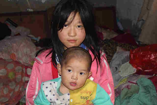 ä��үү������ʱ�򿿸�������׬һ��Ǯ��ά�ּ�ͥ�򵥵���������һ���Ŀ�ֻ�ܿ��о���м��ĸ��׸����������ͷ�׬����Ǯ��ĸ������Ϊ�����м�����Ҫ�����չˣ����û��������꣬�в�������ļ�����