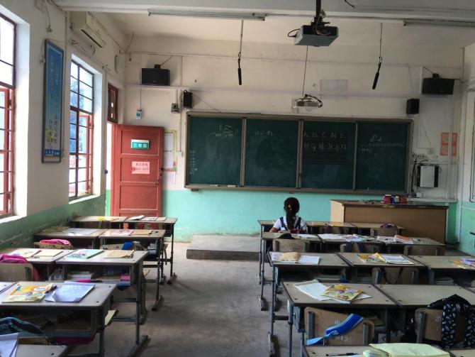 ������Ŀ���ݣ� ѧϰ��100Ԫ������������ľߺС�ˮ������ϰ�����Զ�Ǧ�ʡ��Զ�Ǧ��о��ľ��Ǧ�ʡ����ʵ�����Ƥ����������24ɫˮ�ʱʡ�24ɫ�ͻ��������ӡ����ɰ塣 ������1000Ԫ����������������ë��������ë���ġ��ܱ�����������������������Ͳ����ӡ����塢ɳ��������