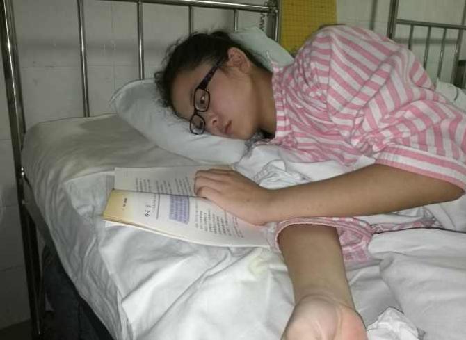 ����ӵ�����Ҹ����Ŀ�֮�ң���ĸ����¡�����������ũ��ƽʱ�����İְ���¡����ά�����ƣ������ڼ��չ˻�������7��ĵܵܣ���������ũ�ȥ���һ����������ȫ����ס��50��������������ҵ���û�������Ա������ȫ���������޽��߷���ȫ�����������ǵ�֧�ֺͰ���������Ƿծ5��Ԫ��