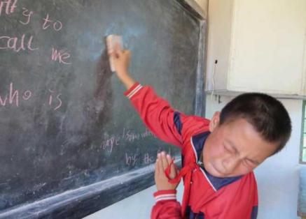 �������ǵ�־Ը���ڸ������������·�ʱ����¼��������Ƭ��������ʮ������۱ʻҵı���������ǣ����ǹ�עɽ�����ӵ����｡����ͬʱ�������Ƿ�Ҳ�ù�ע�����ǵ����彡����