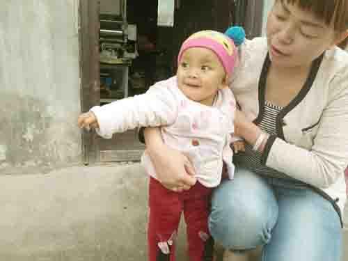 ����ʡ�������У�������ɽ��ˮ���������Ǹ��˽ܵ���Ĺųǣ�С����͵��������������һ������ĸ�磬�����Ǽ��ж��ӣ����������������������㣬���6���ı���һ����������ȫ�Ҷ���ϲ��֣���������������ǵı�������Ȼ��ũ���ͥ�����ְ����蹫����ضԴ����Ů����