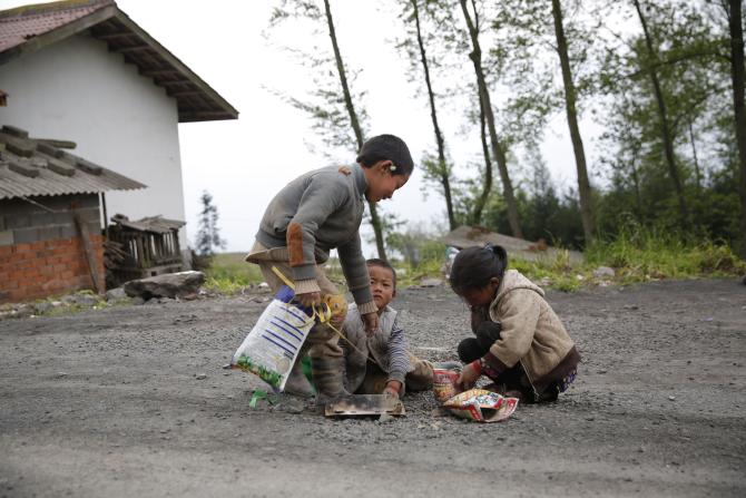 ͼƬ2�����ϵ���ʯ�ӣ�����ͯ�����ߡ��Һ���ϧÿһ��ʯ�ӣ���׼С��������ҵ�&ldquo;���&rdquo;��