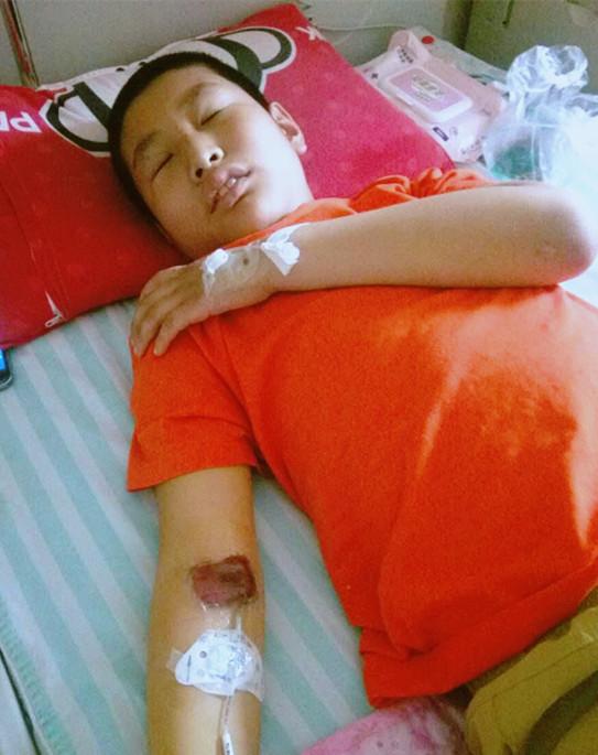 С�������ϰ�Ѫ����Լ�����˵����ѩ�ϼ�˪��Ϊ�˸������β����Ѽ�������ر��������еļ�ֻ������Ҳ�Ѿ������ˣ����������е��������ѣ�Ŀǰ�����Ѿ�������15��Ԫ��Ƿ����ծ10��Ԫ��