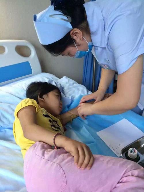 2014��9�����ں��ӷ������գ�ԭ��Ϊ�Ǹ�ð������Ů������ͷ��ѧ������ҽԺȷ��Ϊ�����ܰ�ϸ����Ѫ������֪���Ӳ������һ˲�䣬�ҵ���ǰһƬ��ڣ��о��춼Ҫ�������ˣ�