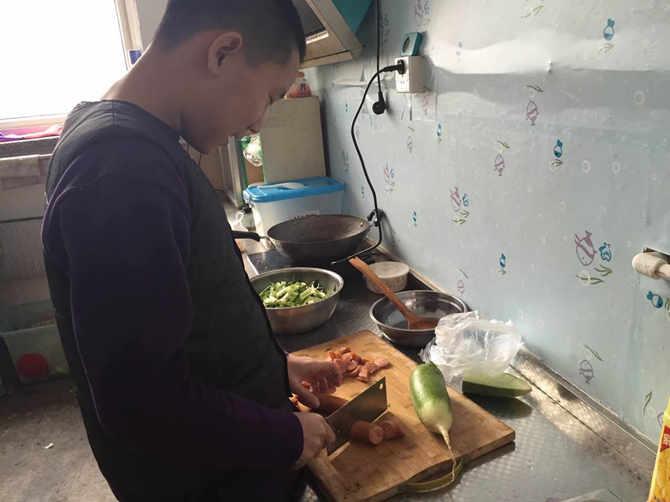 ����������ѵ������˼��ѧԱ����������ʦ��ָ����ѧϰ��������˼��֮ǰ�����ֶ�����������Ƿȱ����ȫ��������������ʦ������ָ���£�ѧ�������Ĳ��裬�������Ѿ��ܹ�������Ϊ������һ��ɫ��ζ��ȫ����͡�