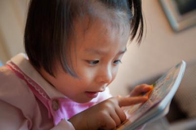 ���ǣ�ͻȻ��һ�죬��һ�����µ����ʴ������ҵ�����&mdash;&mdash;�����԰����Ϻ�˫������Ĥ���䡣�ְ�������ǳ�Һܺ��£����°ְ����費�ڰ��ң�����ʧȥ���ٴλ�õ��Ҹ���Ҳ�����ҴӴ˽��뵽��ֹ���ĺڰ�������ҴӲ����������Ͳ��Ầ����Զ�ĺڰ���������û���Ҹ����¼ҾͲ��Ầ��ʧȥ��