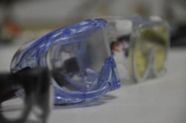 2��&ldquo;Ϊ��ǰ��&rdquo;&mdash;&mdash;�������鳵���ֱ�ǰ��У԰����ҵ�����ϻ����Լ���Ⱥ��Ϊ�ܼ��Ĺ㳡��������ڿ�չ&ldquo;����&rdquo;�����볫����