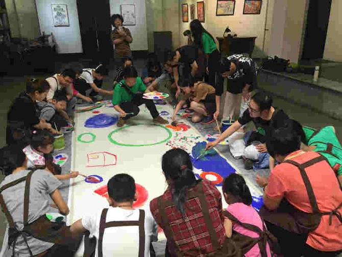 �����������γ̡� ��Ŀ�����󣬽�ÿ�������ڹ㶫��ҵȺ��Χ�ھٰ�һ�����������γ̣�ÿ��2Сʱ����WABC��������ʦ����ÿ���β�������������15��