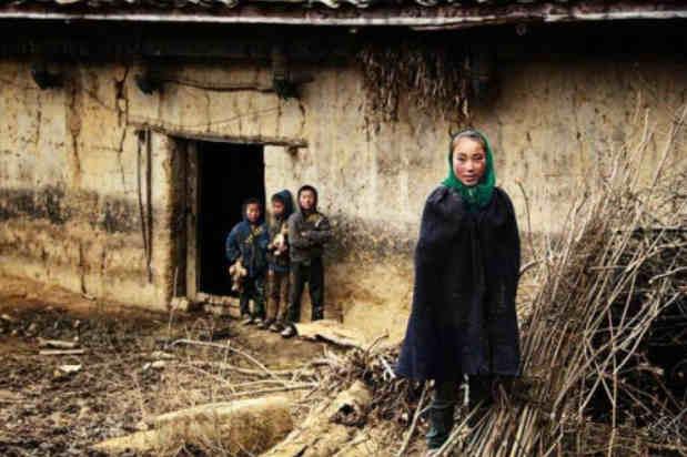 ȥ�귢��ů����������ʶ��9��ĵ���ľɳ��6��ĵ���ľ�ף�������ʧ����ͯ�������������Ϊ���� 15��Ľ������ѧ�ڼ��չ˵ܵܣ�������Ϊ�������˶�ʧȥ������Ҳʧѧ�ڼҡ����ǵļң�����ֻ���ü�ͽ�ı������ݡ��õ���ů���������ر��ģ����ѵܵܵ�ñ��Χ��ϴ�ø��µ�һ���������������룡 