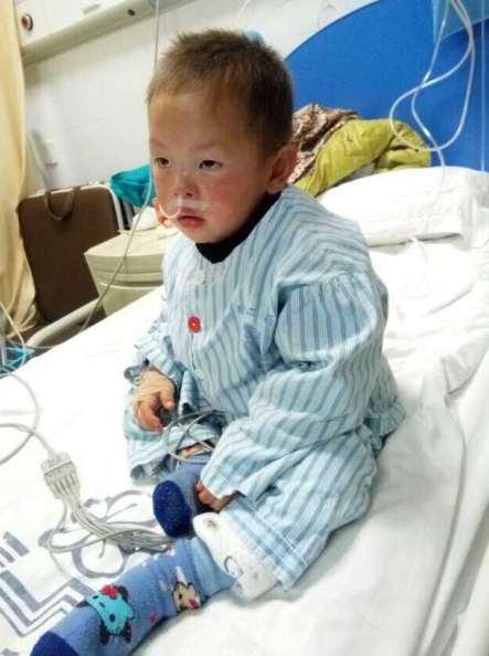 ��������������������ɳ����ҽԺ�������ס������֢�໤�ң���������һ���˶�����ҽԺ���ġ��������ݳ���Ƥ����ͷ��С���ĸ�ĸ���Ŷ���������ĸȴ�޷����棬���Ǻ����ۡ����Ӿ���40��������ƺ���ʮ���򣬶���������һ�������ĸ�ĸ���������ѽ�ģ����ҽԺ���齫����ת��������ҽԺ���ơ�