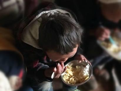 ѧУ�Ļ�ʳ��һֱ���ţ�ֻ���ɹ��������ʳ�������˵��߲ˣ���ˮ���������̣��⺢�����ǳԲ��ϵġ������ǵĻ�ʳһֱ�ܵ�һ���緹��Զ��һ�����һ����ͷ���緹ֻ��һ���ˣ��������Ǽ򵥵�ֻ�������� 