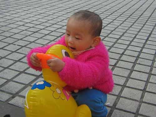 С���̵ĸ�������־��ȫ�ҵ��Ͷ���֧��������Ϳ����ڹ��ݴ򹤵�ÿ����ǧ��鹤��֧���š���С����ÿ�µ�ҽԺ��������ڴ���Ҫ���Ѷ�ǧ�����ҡ��������ӵİְ�һ���˶���֧����������ͥ�����Կ�֧��