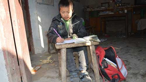 ������Ҫ��ʲô����ͥƶ���ĺ����ǣ���������֪ʶ���ı����ˣ��������У�ʼ��ȼ���Ŷ���δ����ϣ��֮������ϣ��������Щ�Ȱ�ѧϰ����־���ö���ı����˵ĺ����ܹ����ѧҵ�����ǽ�����ƶ�������ͯ���ѧҵ������������δ���ܹ��ɳ�Ϊ��������õ��˲ģ������ı�ƶ�������ˡ�