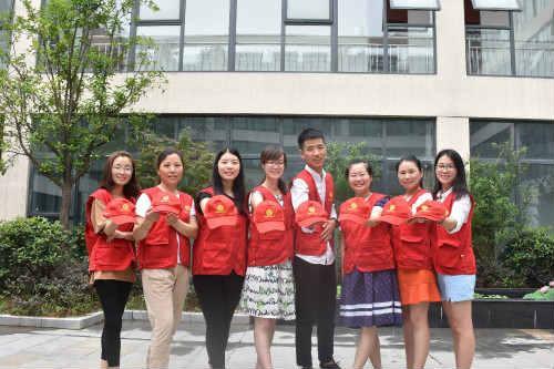 ��Ŀִ�У�5����֯����ͨ�������عˡ�����չʾ�ȷ�ʽ���ѧ���ǿ�չ�����������˷�����������������������̬��������ѧ����ϧ���£�������ȷ�������ۼ�ֵ�ۡ�6���ٰ�������ѧ��ҵ���񣬺����������澫���Գɹ�չ����ʽչ��ѧԱ��������ѧ��������Ʒ������ͨ�����������������������ˣ��ð����ݡ�