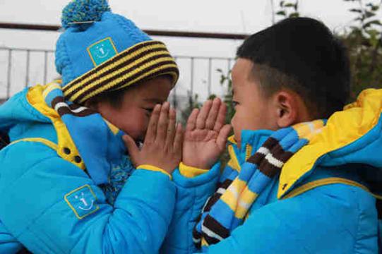 һ����������󣬹���־Ը���Ǹ��嶼��ɼϪС���η�����Ҽ������ů����С���δ��������º���Ь������ش򿪷��ֶ����Ķ�������С���εİְֺ�үүһ������С�Թ���ʧ��֢���������ߣ�������Ҷ���δ�顣�����ճ����������̫���̺��������˴��������ú����ѣ�С��������������ʮ��ȱ����