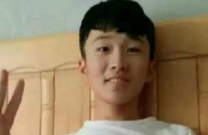 ��Ϊҽҩ��̫�ߣ���Ԩֻ�ܳ�Ժ�ڼҾ��������ڣ���Ԩ�������׵ķǳ���������ʹһֱ��ĥ����������ÿ�춼Ҫ��ֹ��ҩ��������ʹ������ҽ��������Ԩ�������ڱ���ϸ����ʴ�����أ���ʱ�й��۵Ŀ��ܣ���������Σ�գ�Ϊ�ˣ���Ԩƽ���������ȶ����ܶ����ճ��������Ҫ�����չˡ�