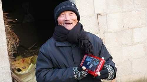 ����Ʊ���ߡ���������ۼƳ���100Ԫ�İ������ѿ��Կ��߾�����Ʊ���뷢�;�����ͼ������������Ŀ���ơ����������׵��ŵȣ����Լ���Ʊ̧ͷ���ռ��ˡ��ռ���ַ���ռ��绰���ʱ����Ϣ����lei@lnkf.org.cn�����һ�ȷ�Ϻ󽫾���Ϊ���ʼľ�����Ʊ��